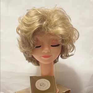 NWT Ensoleille Collection Wig Model SKE5 EVA Color 16 Medium Honey Blonde